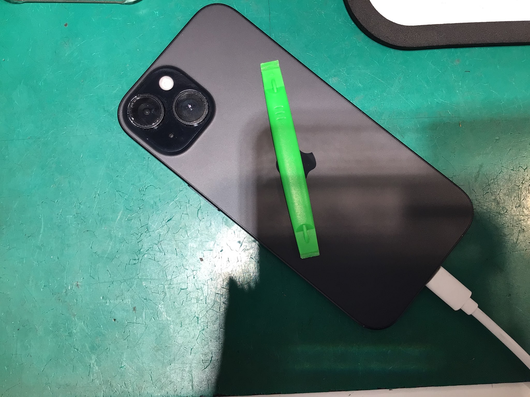 充電ができなくなったiPhone15(アイフォーン)の修理はスマホ修理工房グランデュオ蒲田店にお任せ下さい！